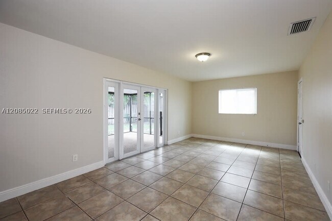Foto del edificio - 4904 SW 90th Terrace
