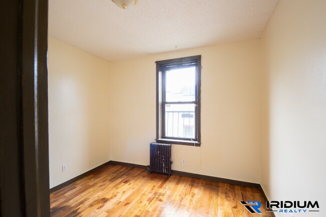 Foto del edificio - 425 Rose Ave