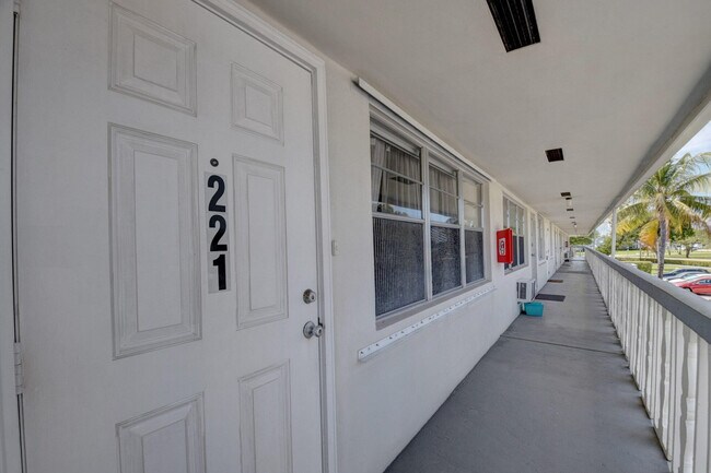 Foto del edificio - 221 Kent M