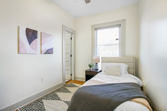Foto del edificio - 1848 E 89th St