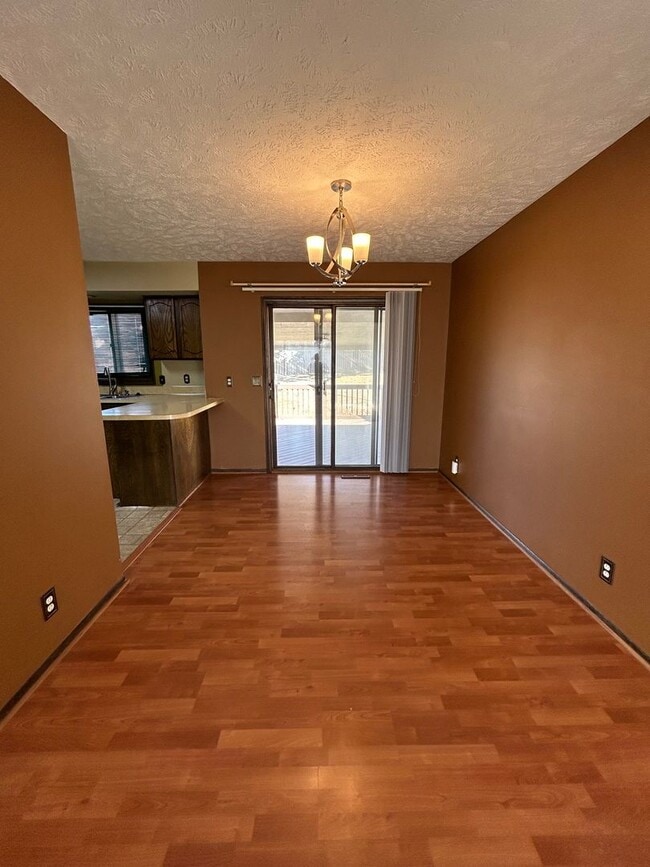 Foto del edificio - Spacious 3-Bedroom, 1-Bath Home with Garage & Basement in La Vista