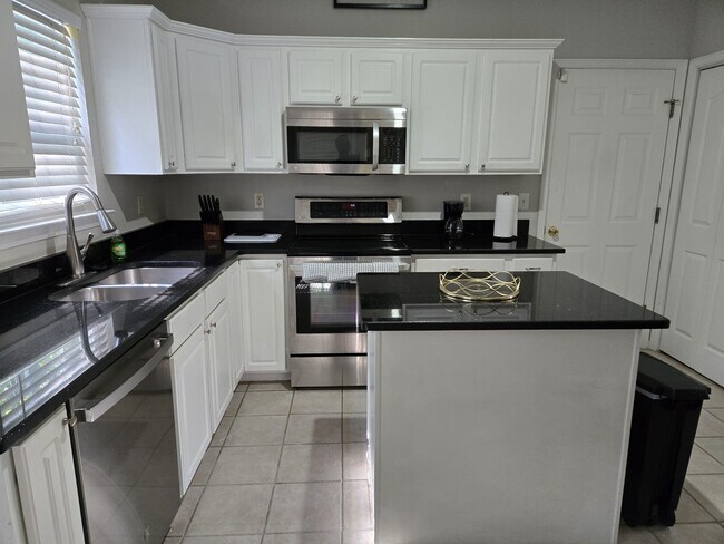 Building Photo - 12140 Old Willow Rd