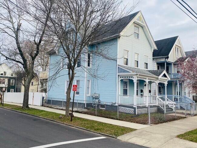 Building Photo - 515 Winthrop Ave