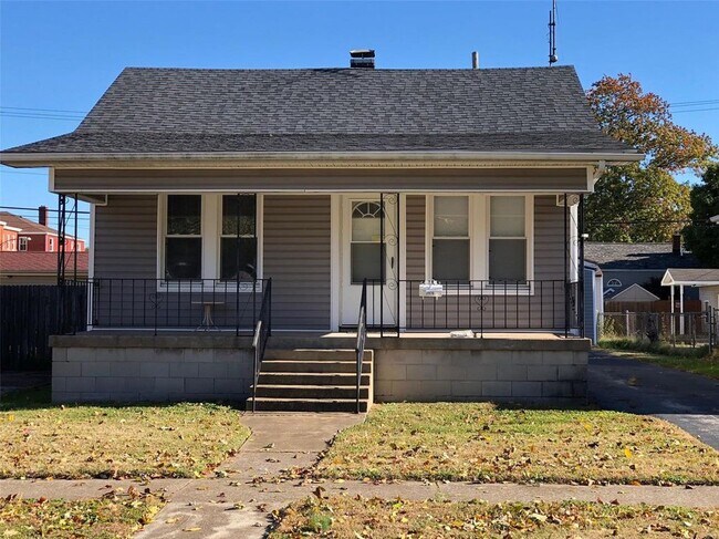 Building Photo - 2976 Iowa St