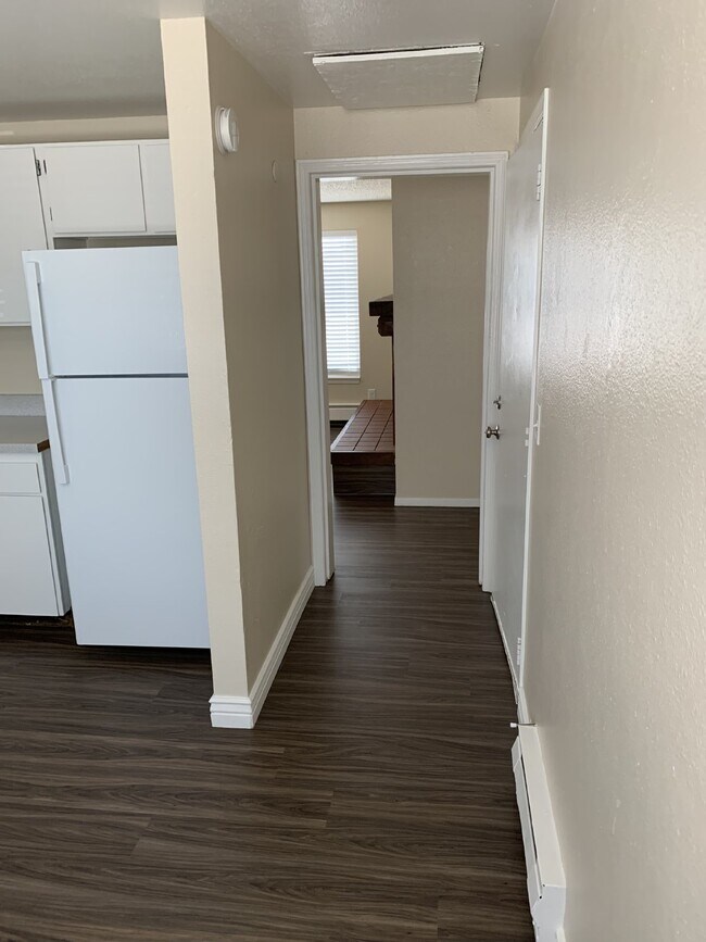 Foto del edificio - Very Clean 2-Bedroom Second-Floor Apartment