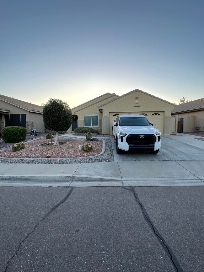 Foto del edificio - 21469 N 79th Dr