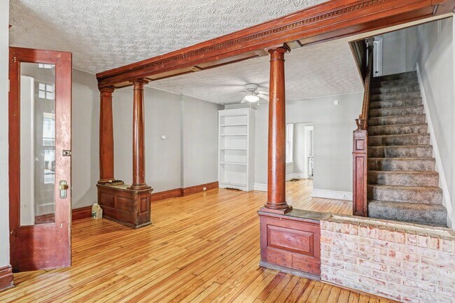 Foto del edificio - 5 bedroom, 2 bathroom house in downtown Carlisle