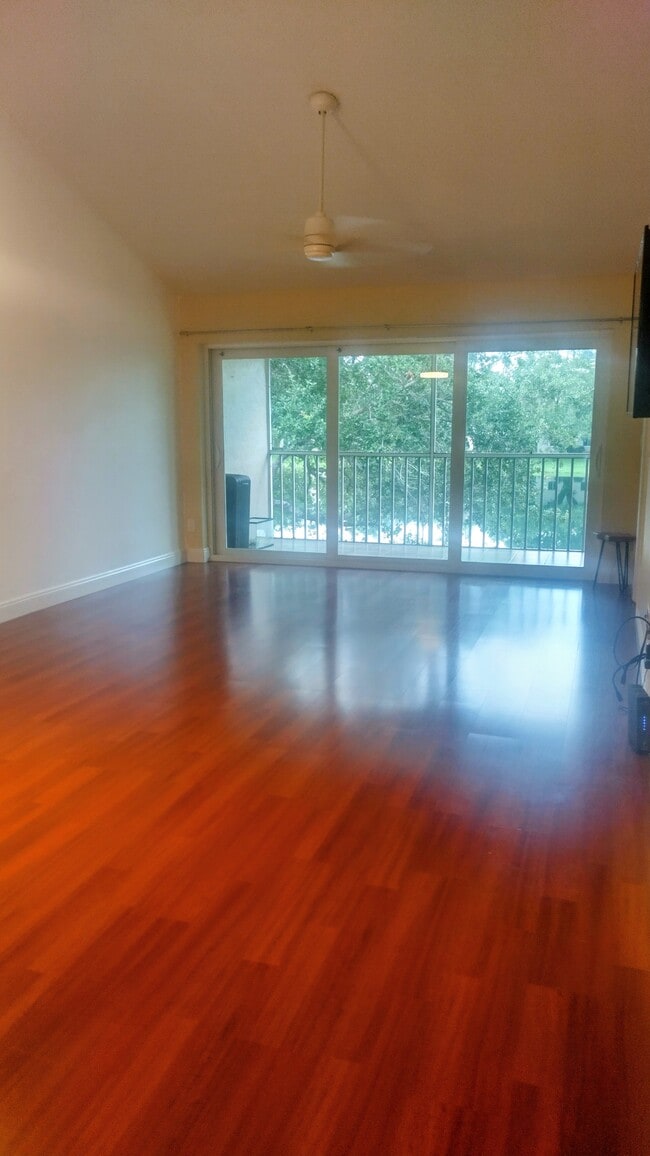Foto del edificio - 260 Timber Lake Cir