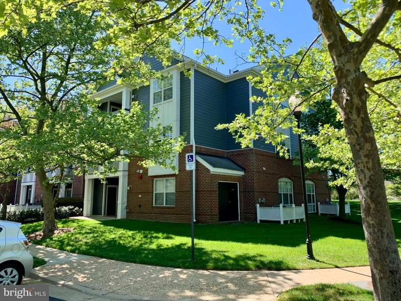 Photo - 20301 Beechwood Terrace Unit 201