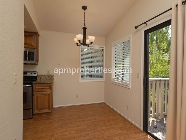 Building Photo - Fabulous 2 Bedroom, 2 bath in Gated Commun...