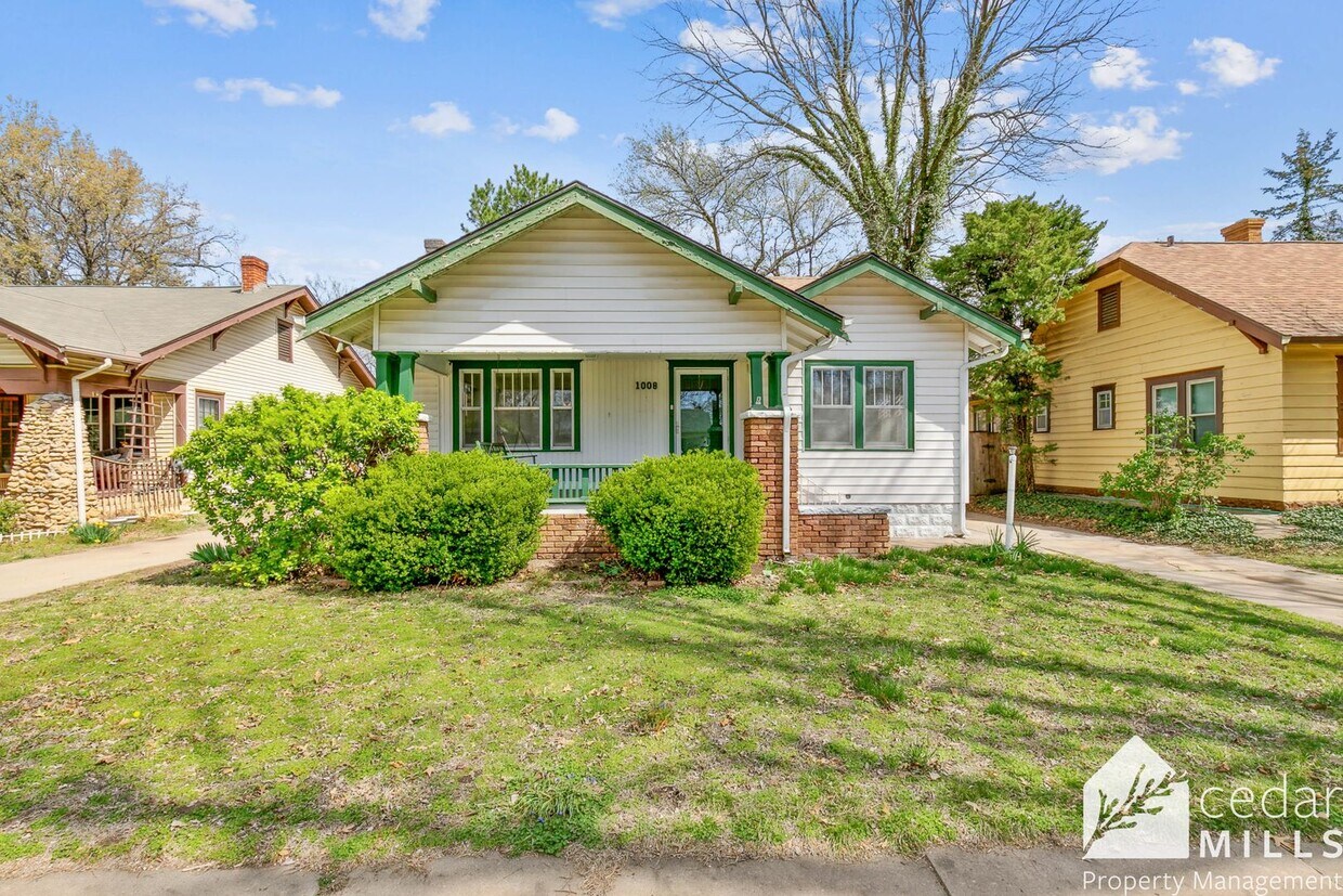 Primary Photo - Sprawling Riverside Home