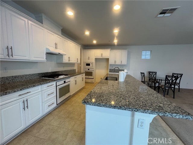 Building Photo - 6032 Rosewood Way