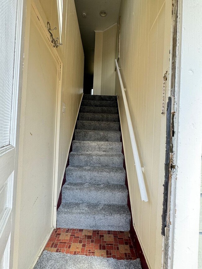 Building Photo - 914 Vaughn St