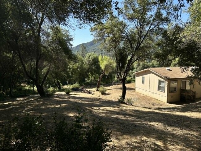 Foto del edificio - 2167 Kemble Rd