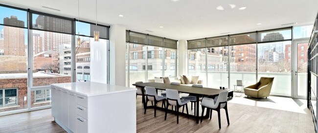 Foto del edificio - 875 N Franklin St