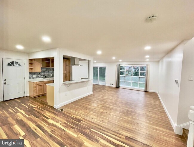 Building Photo - 1402 Mullins St
