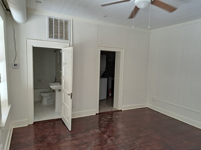 Building Photo - 711 Royal St