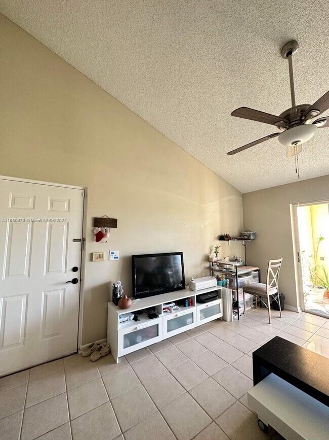 Foto del edificio - 1701 Village Blvd