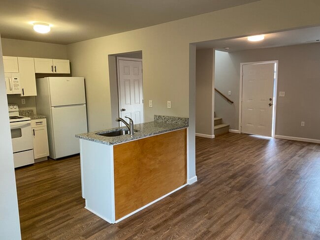 Building Photo - 90 Crabapple Rdg