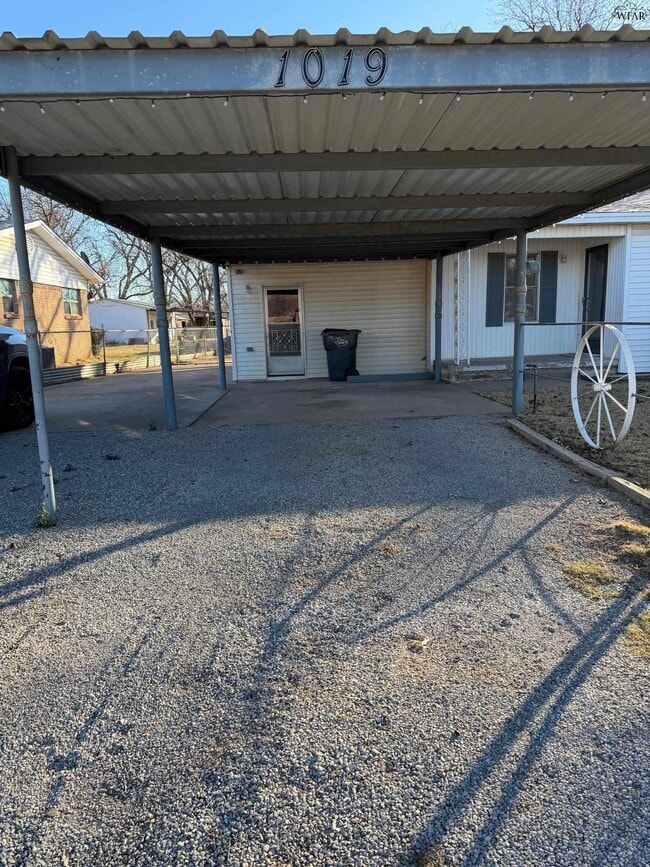 Building Photo - 1019 Harris Ln