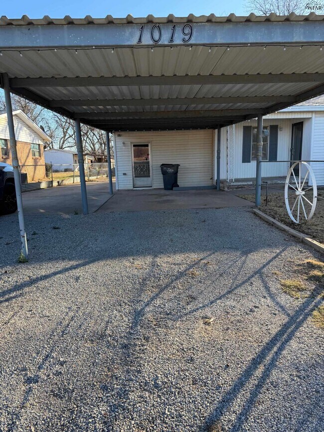 Foto del edificio - 1019 Harris Ln