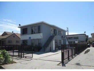 Primary Photo - 550 W 41st Dr