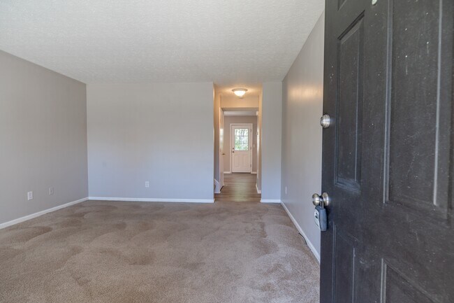 Building Photo - 484-486 Applegate Ln
