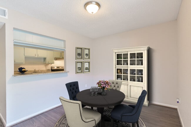 Building Photo - 3 Bedr/ 1 bath Beautiful Home in Angleton, TX