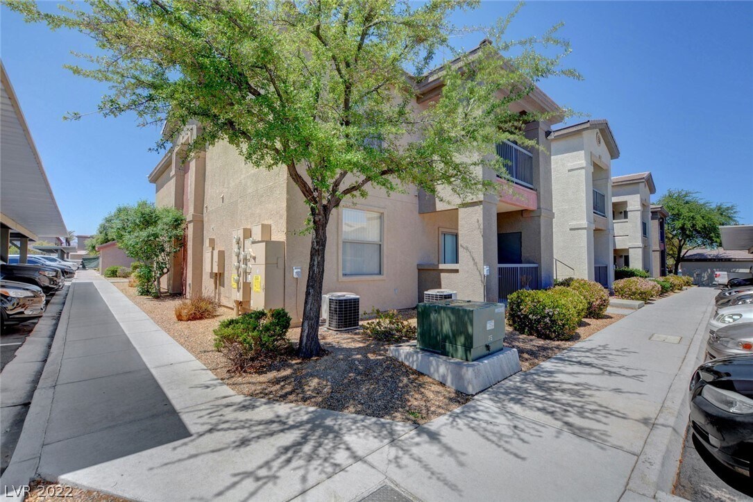 Primary Photo - 8000 W Badura Ave