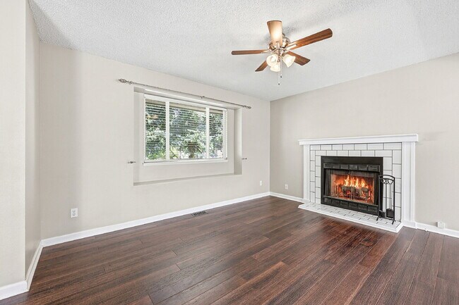 Foto del edificio - $2,695.95-4 Bed/ 3 Bath-Charming home in Colorado Springs with Central AC