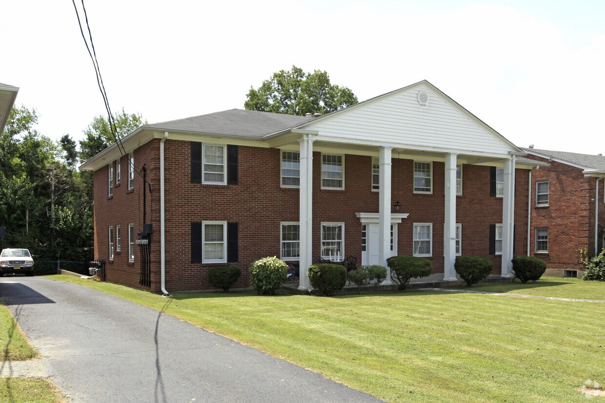Foto principal - 1942 Gardiner Ln