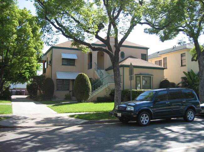 Building Photo - 821 E Doran St
