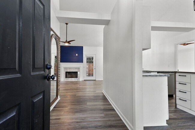 Building Photo - 110 St Ives Way