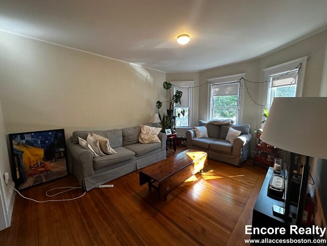 Building Photo - 21 Hunnewell Ave
