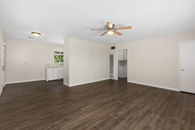 Building Photo - One level single family home in Clairemont...