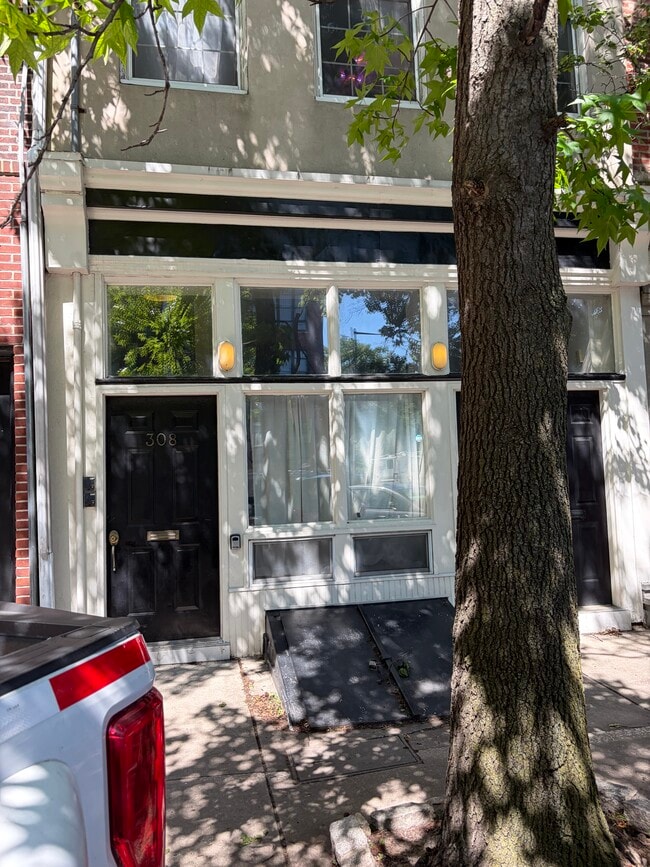 Building Photo - 308 York Ave