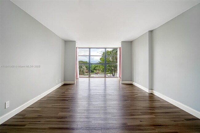 Foto del edificio - 400 Leslie Dr