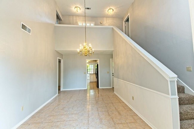Building Photo - 4337 Country Club Dr