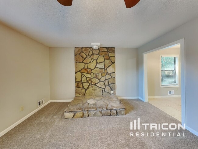 Building Photo - 726 Wind Song Trce