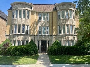 Building Photo - 6658 W Devon Ave