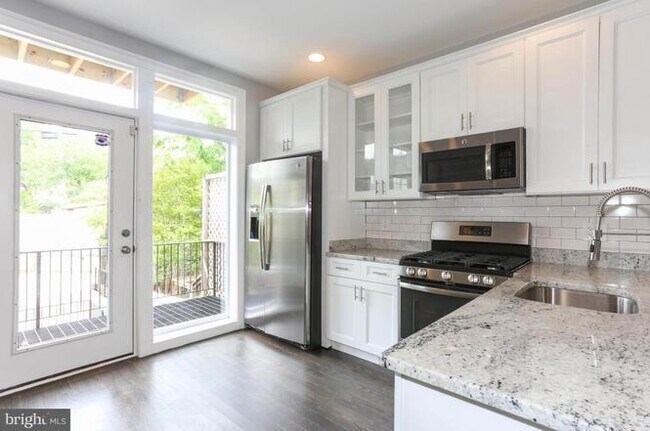 Foto del edificio - 3015 Sherman Ave NW