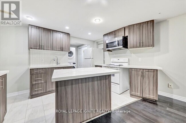 Building Photo - 36 Hillside Dr