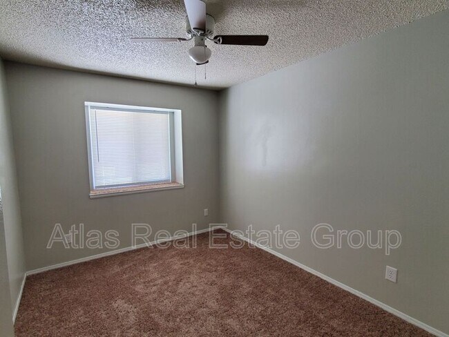Building Photo - 506 Comanche Village Dr