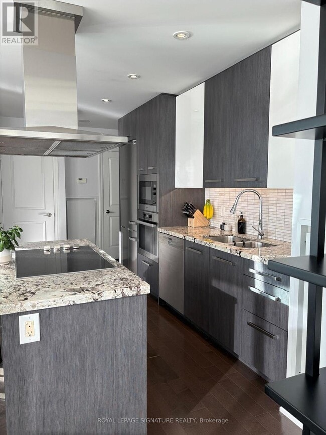 Building Photo - 8 The Esplanade