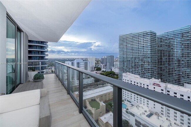 Foto del edificio - 1300 S Miami Ave