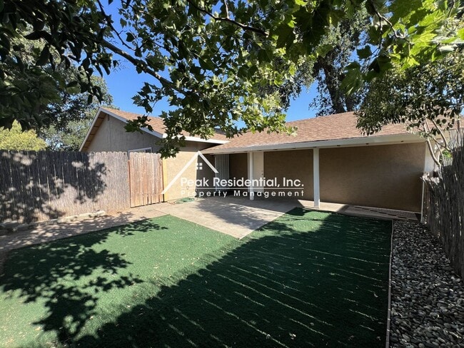 Building Photo - Updated Citrus Heights 3bd/1.5ba Duplex