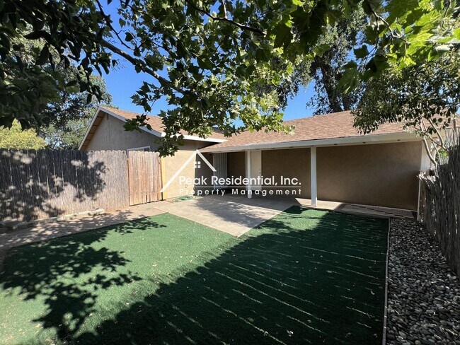 Foto del edificio - Updated Citrus Heights 3bd/1.5ba Duplex