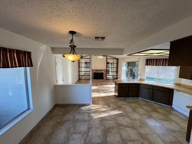 Foto del edificio - 8224 Canyon Oak Dr