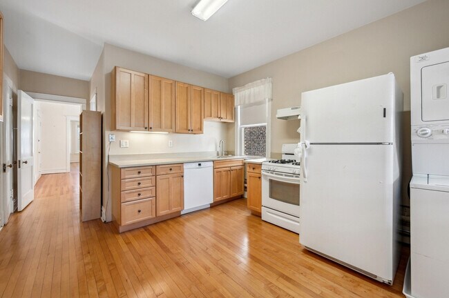 Building Photo - 2167 W Giddings St