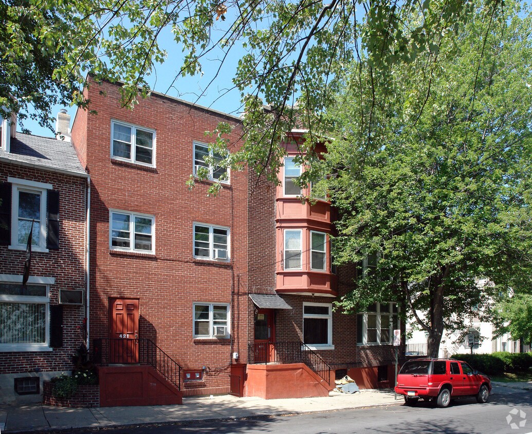 Foto del edificio - 417-421 W Walnut St